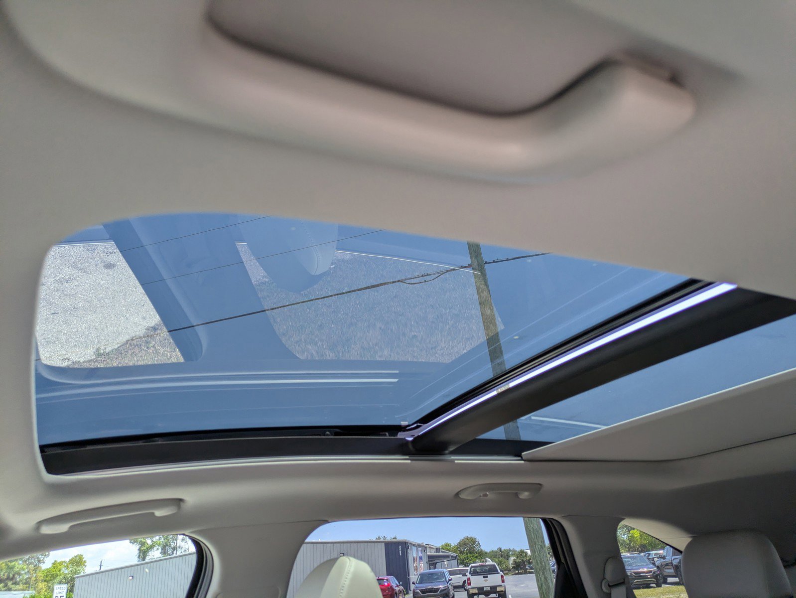 Certified 2025 Kia Sorento S w/ Panoramic Sunroof Package FWD image 18