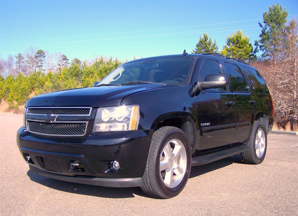 Used 2011 Chevrolet Tahoe LT RWD image 1
