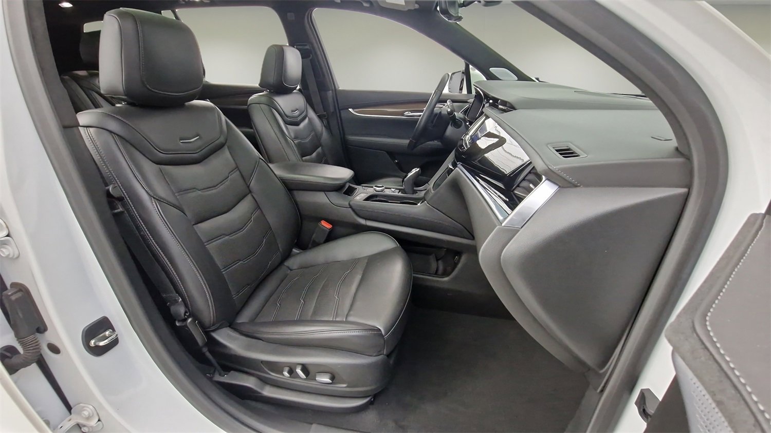 Used 2022 Cadillac XT6 Premium Luxury w/ Platinum Package image 32