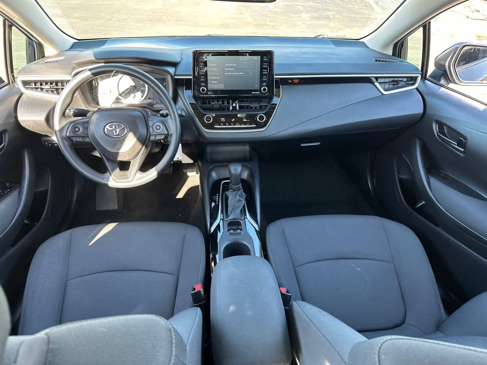 Used 2022 Toyota Corolla LE image 15