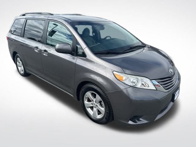 Used 2017 Toyota Sienna LE image 7