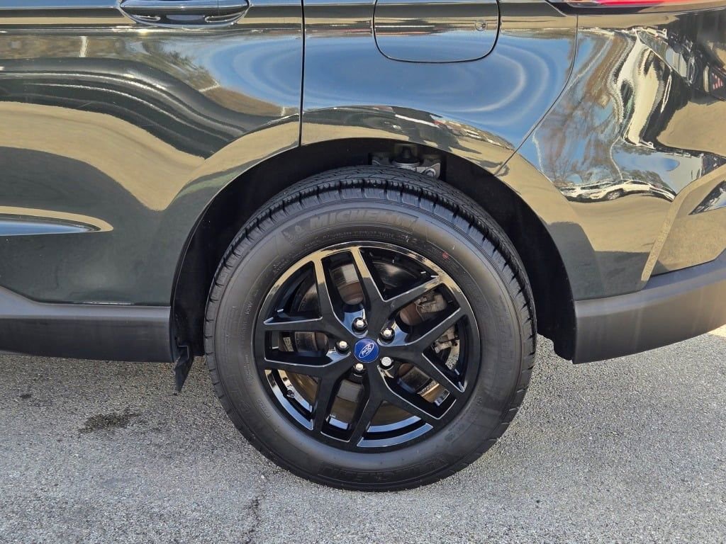 Used 2022 Ford Edge SEL w/ Convenience Package image 4