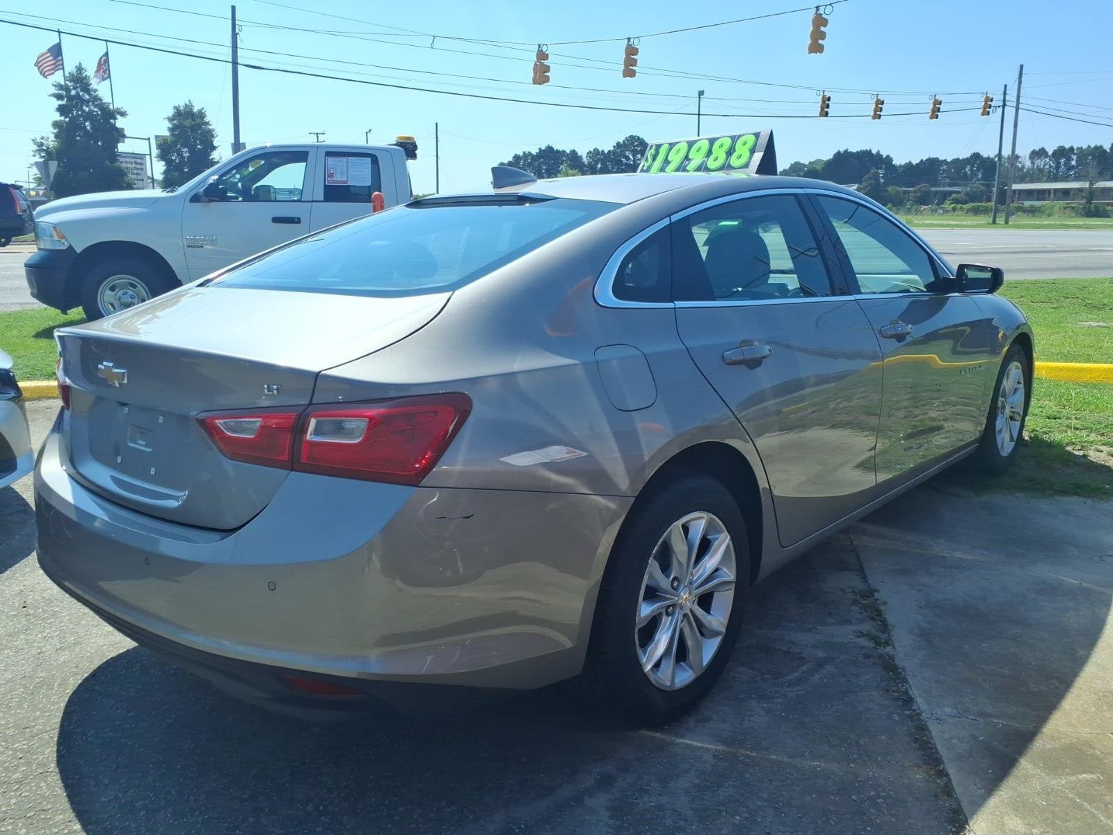 Used 2024 Chevrolet Malibu LT FWD image 2