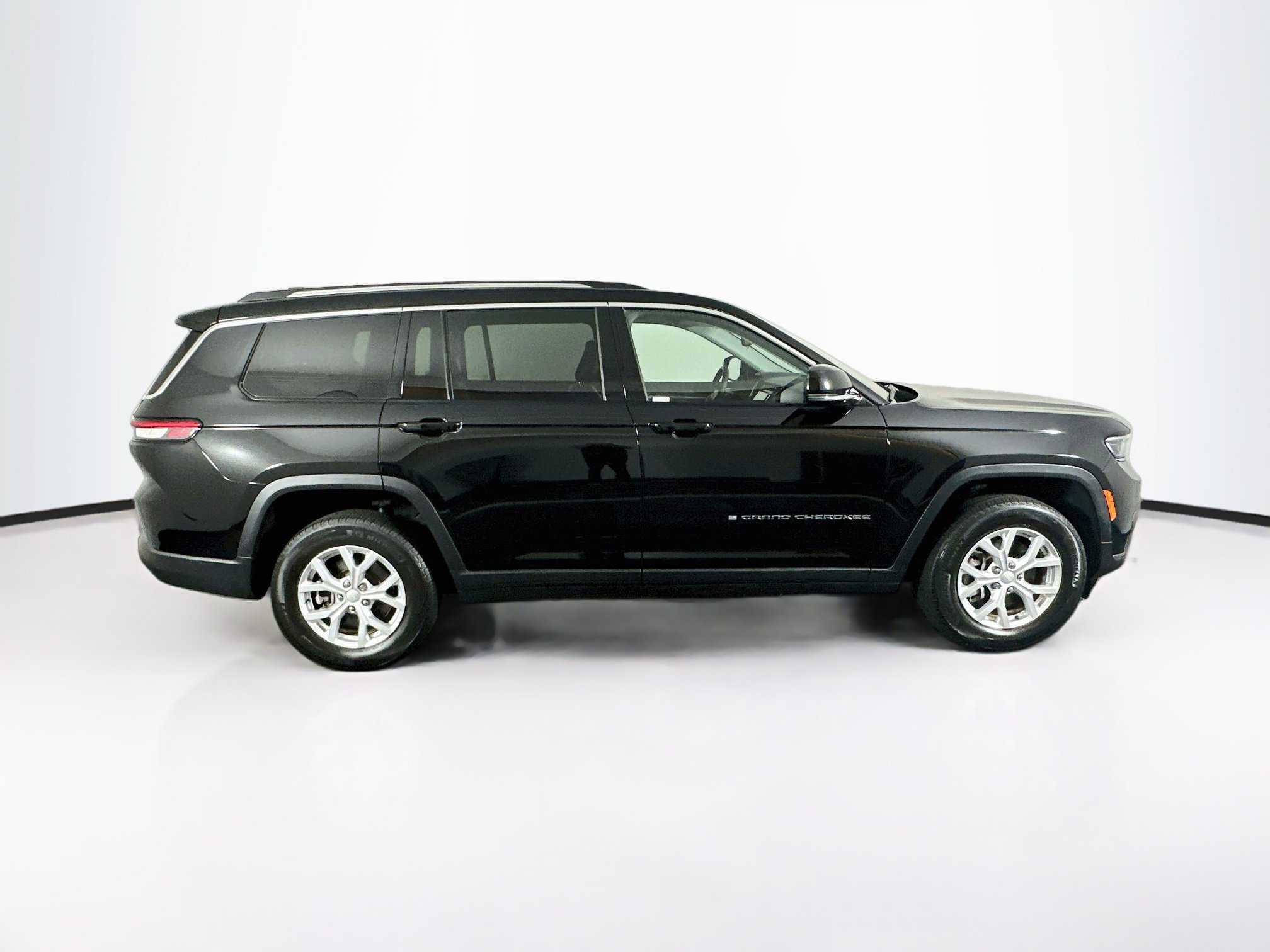 Used 2023 Jeep Grand Cherokee L Limited AWD/4WD image 10