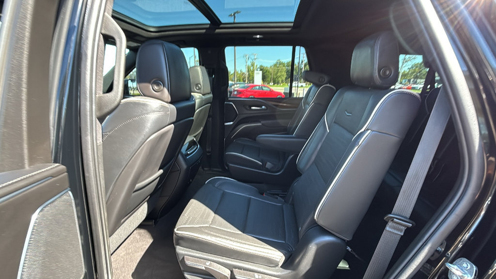 Used 2023 Cadillac Escalade Premium Luxury AWD/4WD image 10