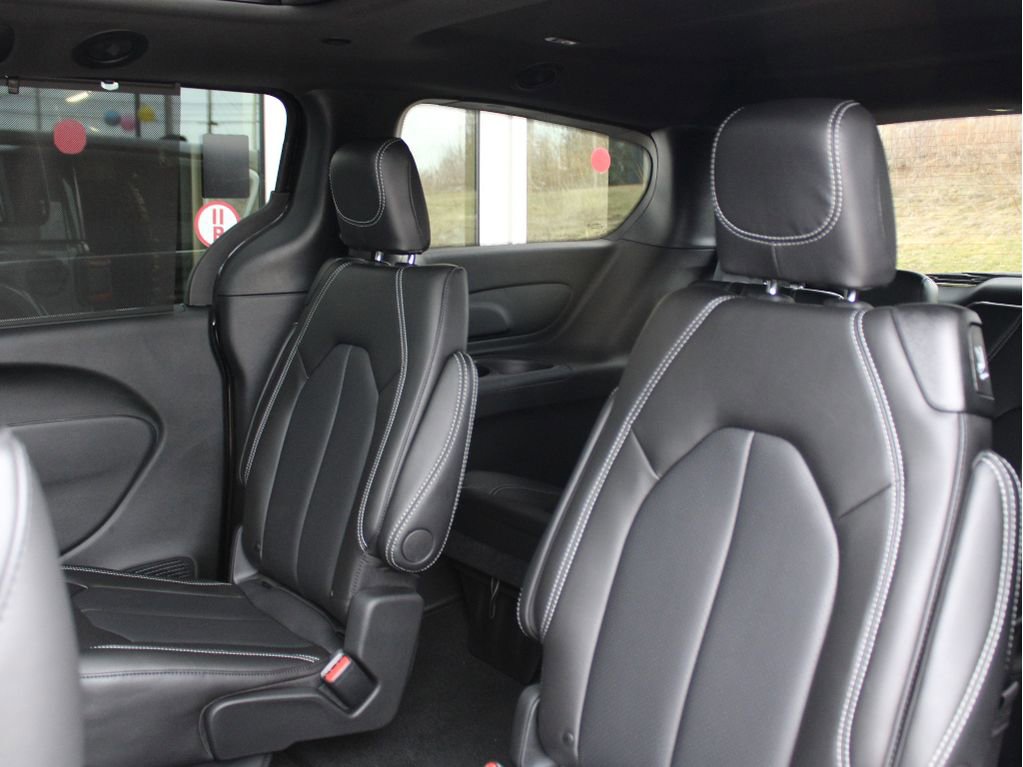 New 2026 Chrysler Pacifica Select image 32