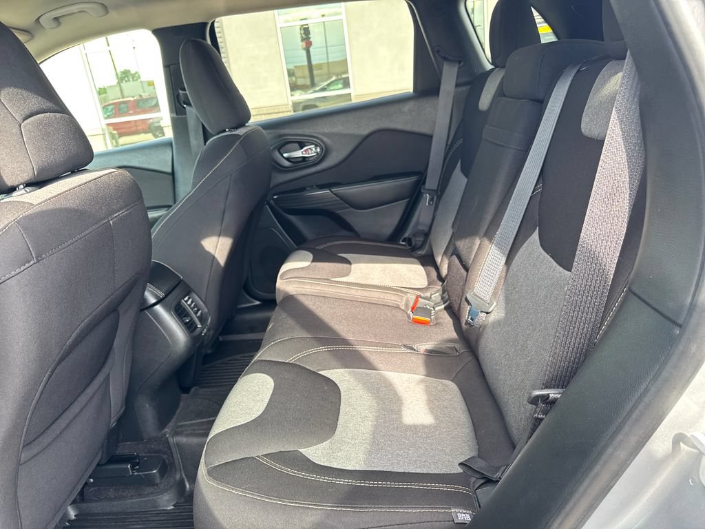 Used 2017 Jeep Cherokee Sport AWD/4WD image 25