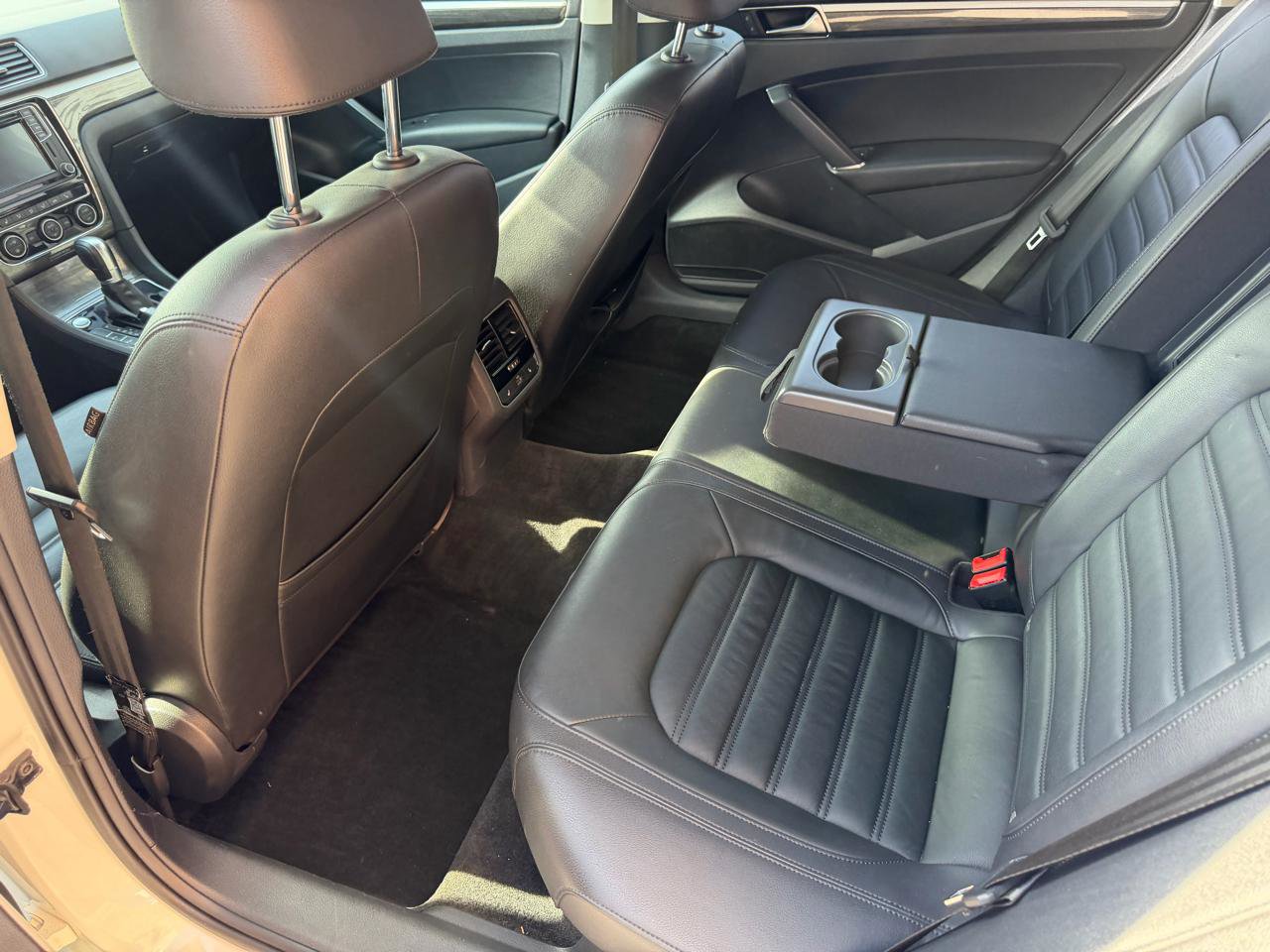 Used 2017 Volkswagen Passat 1.8T SEL Premium image 7