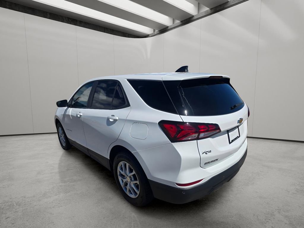Used 2023 Chevrolet Equinox LS image 3