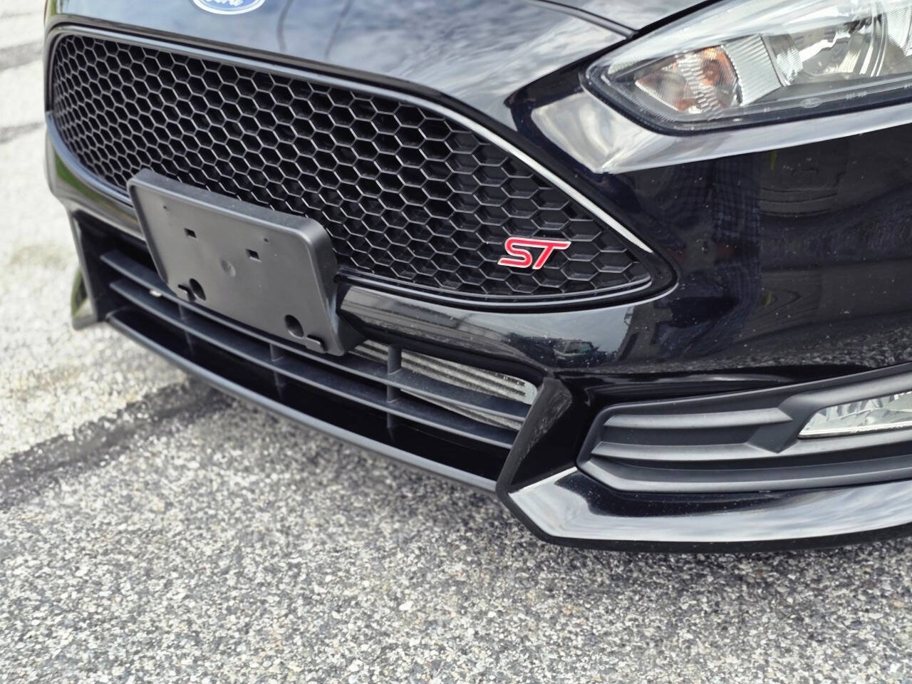 Used 2018 Ford Focus ST FWD image 12