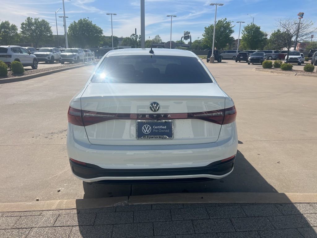 Used 2025 Volkswagen Jetta Sport image 4