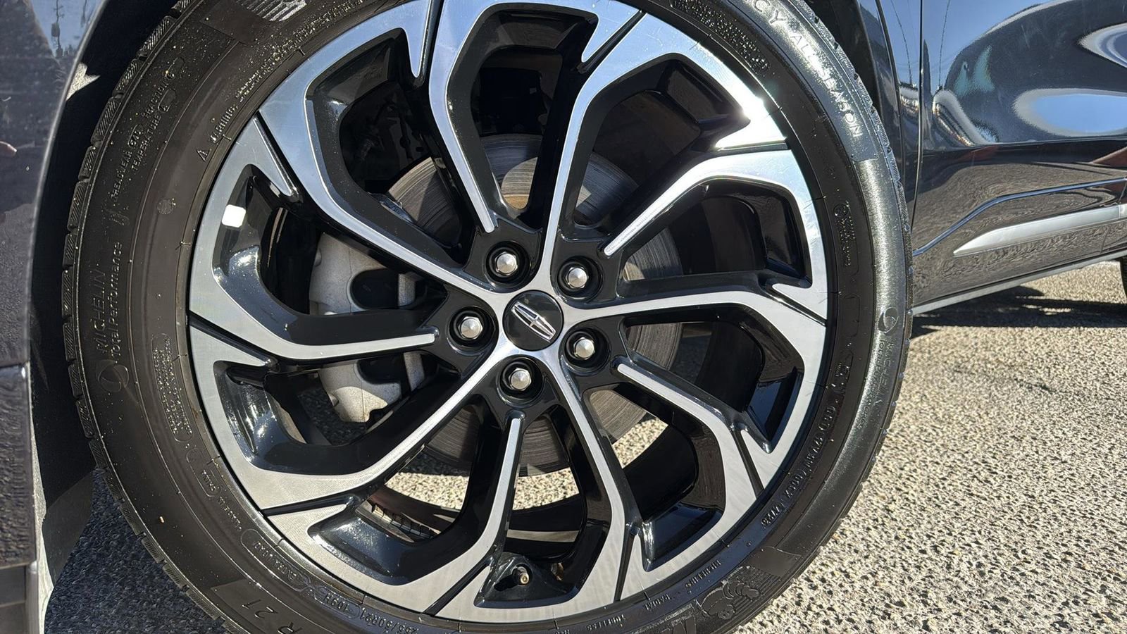 Used 2024 Lincoln Nautilus Reserve image 9