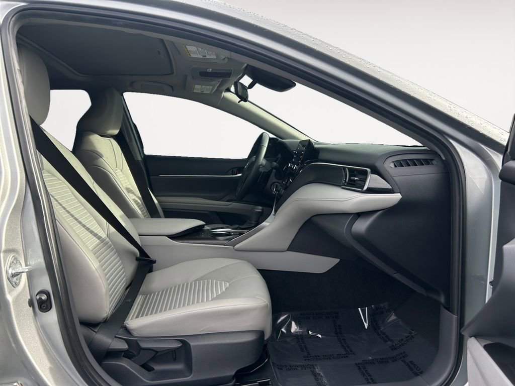 Used 2024 Toyota Camry SE w/ Cold Weather Package image 10