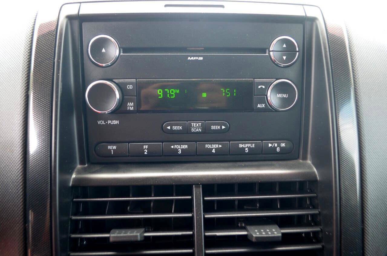 Used 2010 Ford Explorer XLT image 34