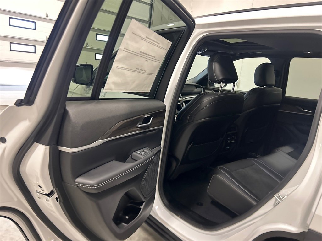 New 2026 Jeep Grand Cherokee Laredo image 30