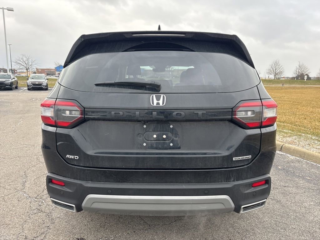 Used 2025 Honda Pilot Touring image 11