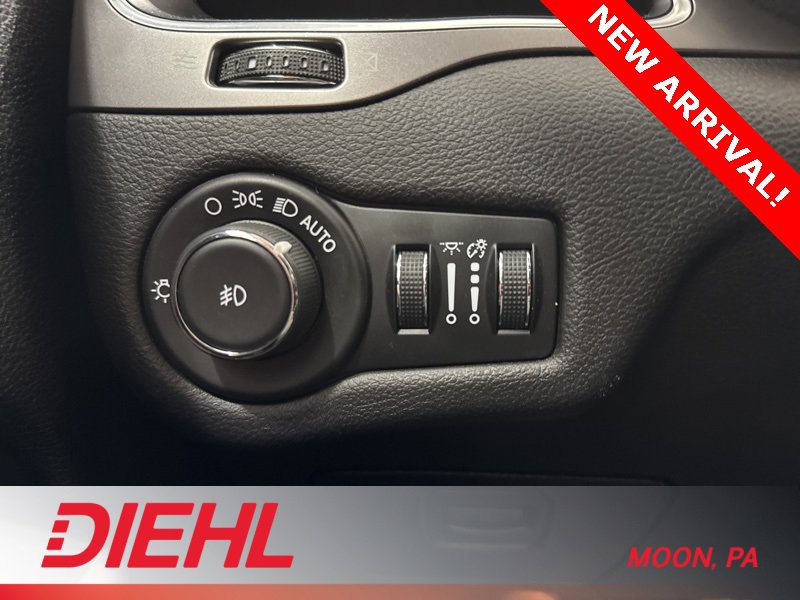 Used 2019 Jeep Cherokee Latitude Plus w/ Cold Weather Group image 19
