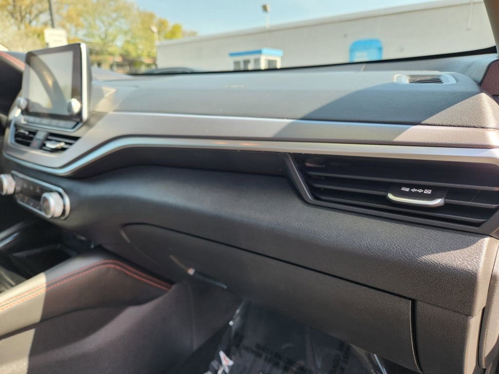Used 2023 Nissan Altima 2.5 SR AWD/4WD image 17
