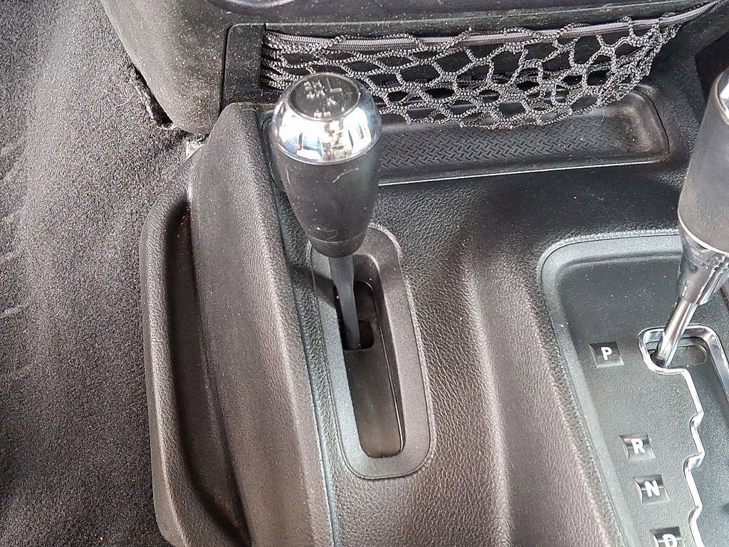 Used 2015 Jeep Wrangler Freedom Edition image 21