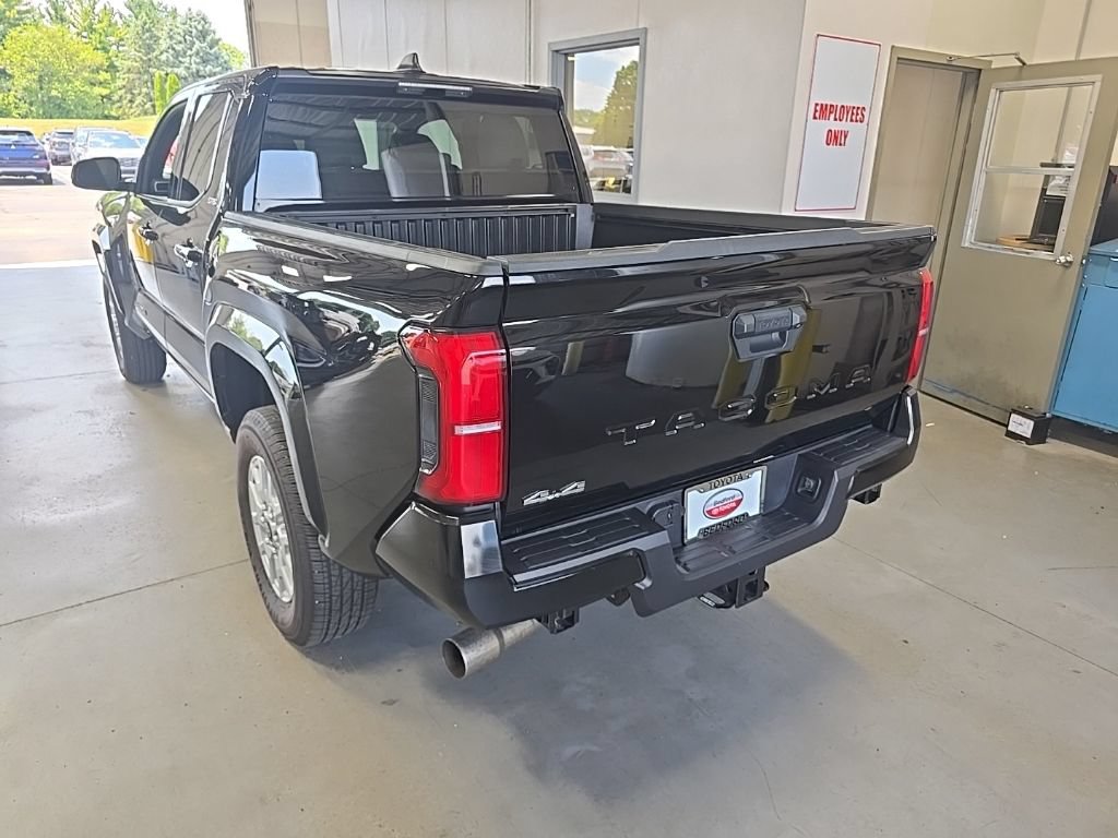 Used 2025 Toyota Tacoma SR5 AWD/4WD image 3