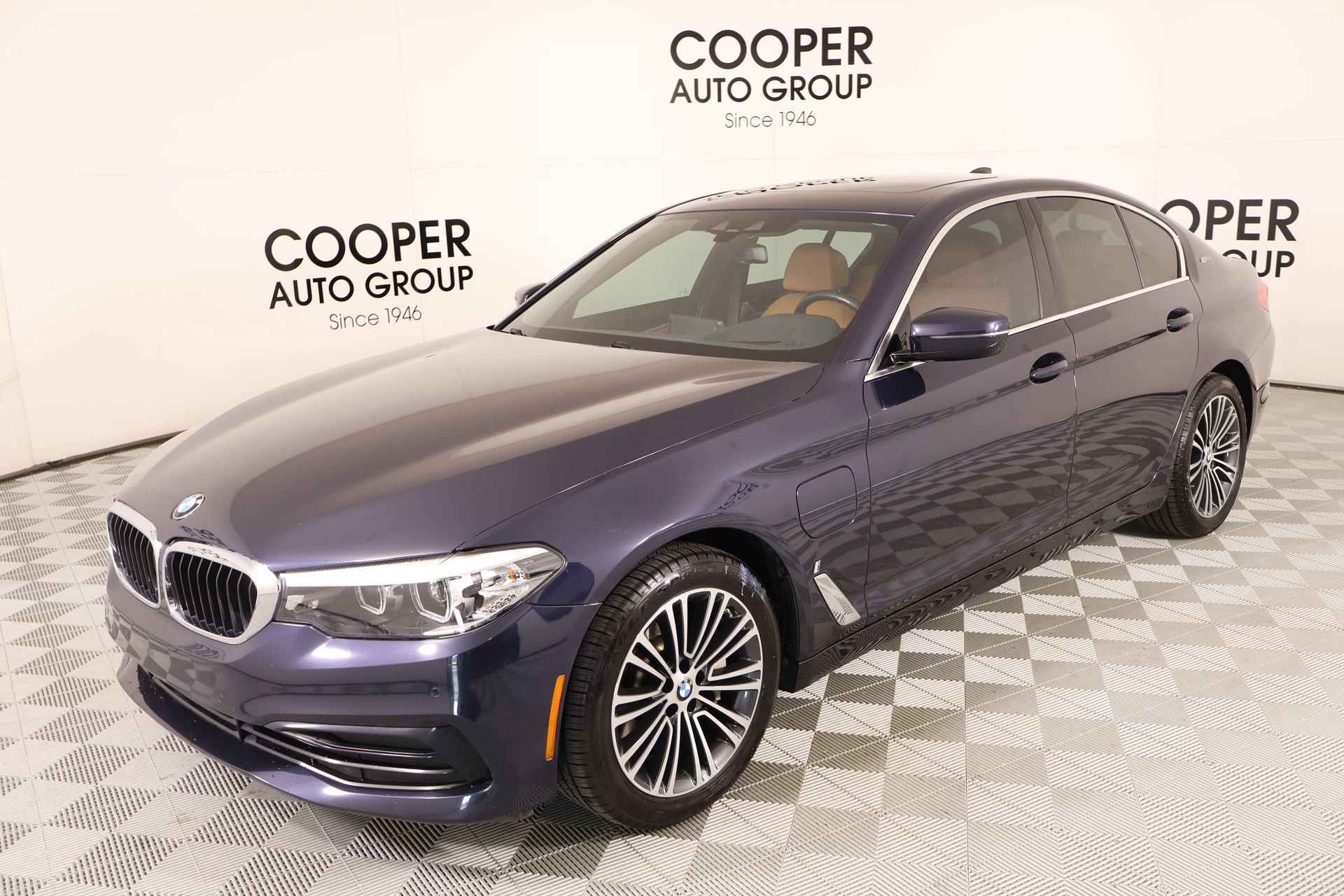 Used 2019 BMW 530e xDrive w/ Convenience Package image 11