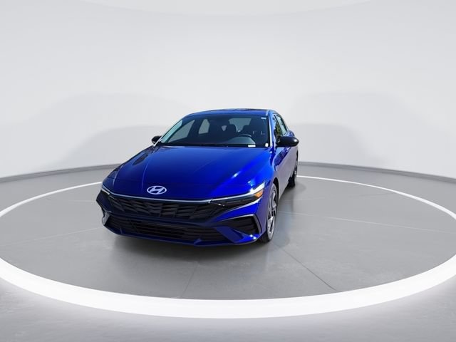 Certified 2025 Hyundai Elantra Sport FWD image 3