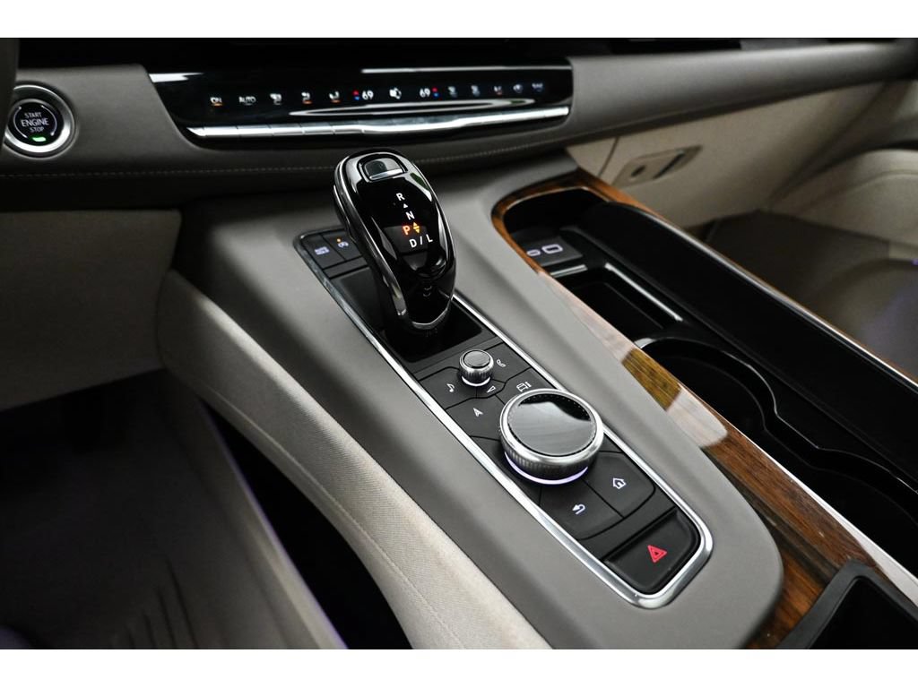 Used 2024 Cadillac Escalade Sport Platinum w/ LPO, ONYX Package AWD/4WD image 16