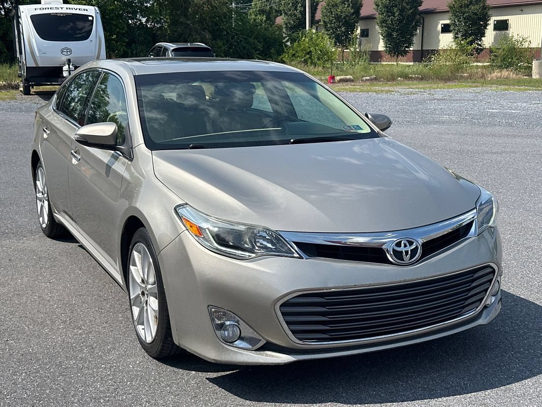 Used 2013 Toyota Avalon Limited FWD image 3