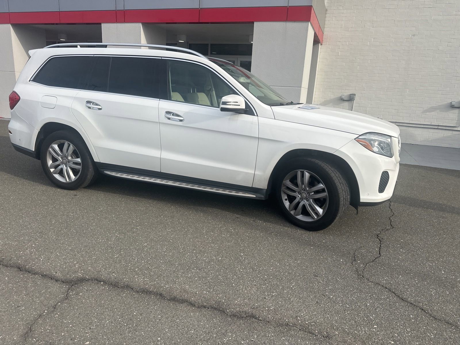 Used 2017 Mercedes-Benz GLS 450 4MATIC image 26