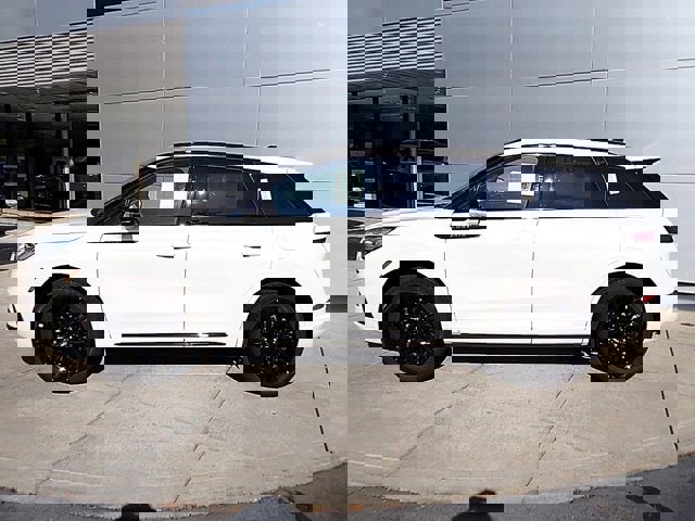 New 2025 Lincoln Corsair Reserve w/ Jet Appearance Package image 2