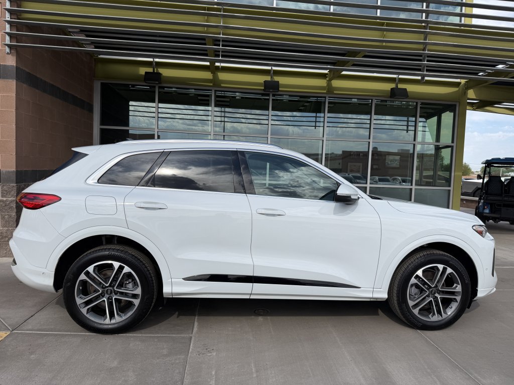 Used 2025 Audi Q5 Premium AWD/4WD image 9