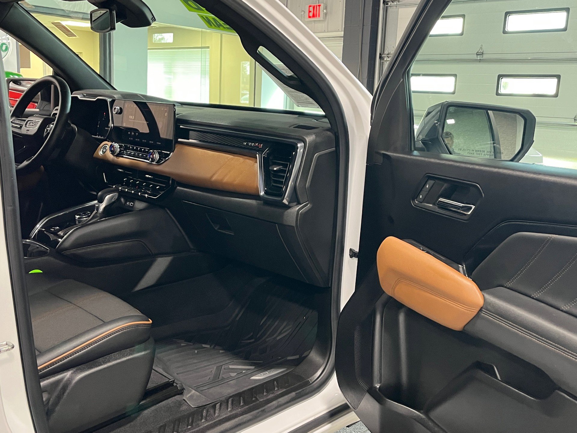 Certified 2023 GMC Canyon AT4 image 9