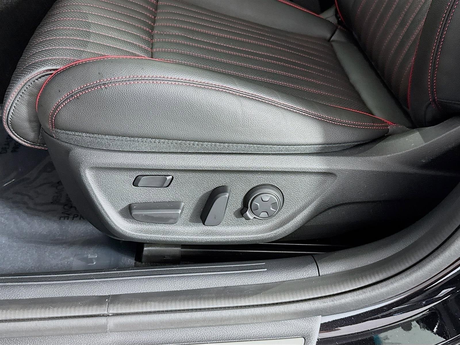 Used 2025 Genesis G70 3.3T Advanced RWD image 23