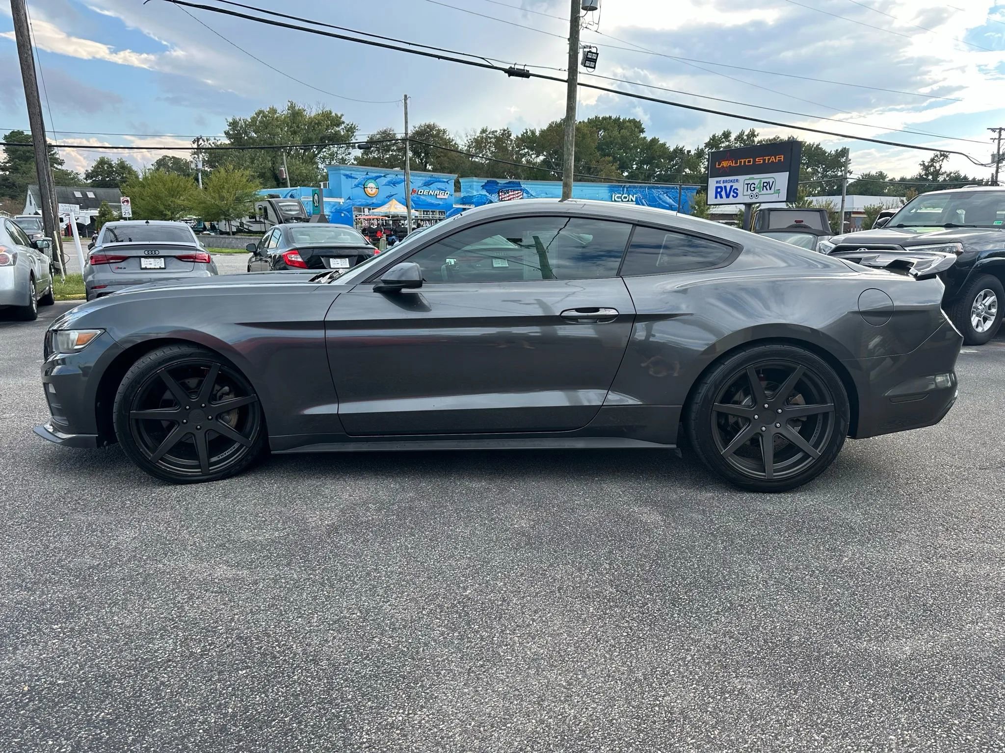 Used 2016 Ford Mustang Coupe image 6