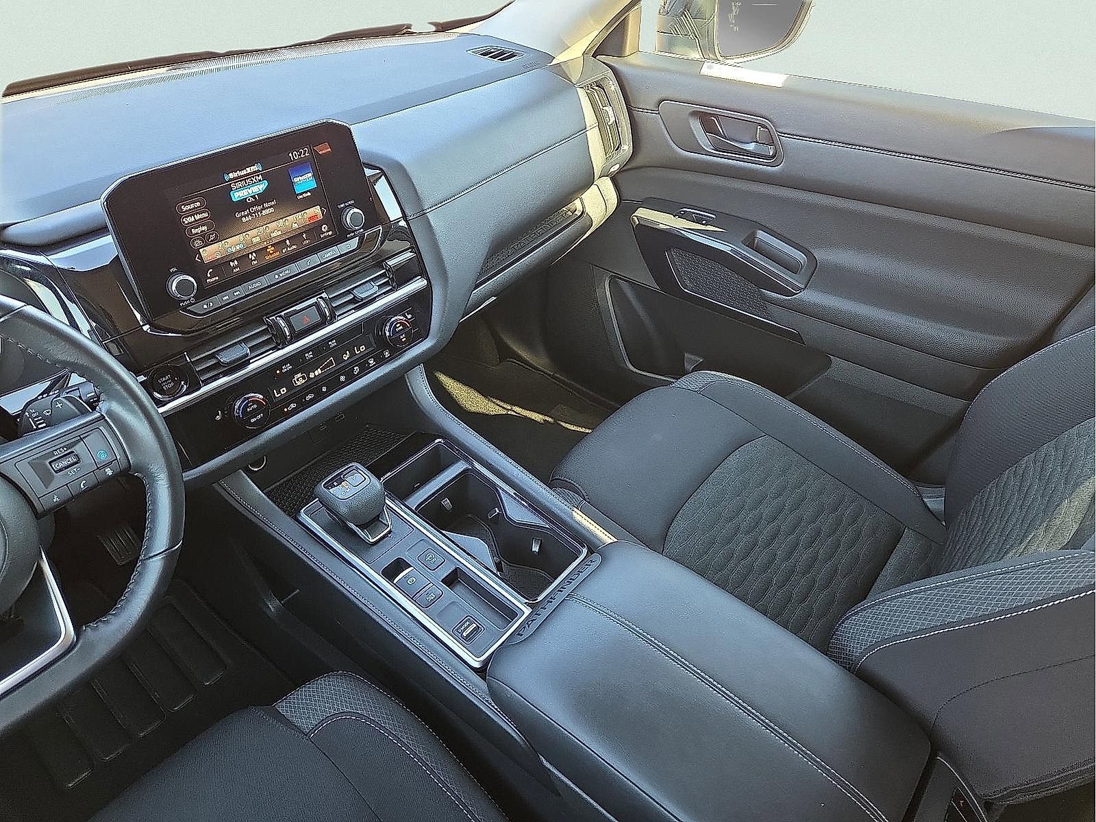 Used 2025 Nissan Pathfinder SV image 11