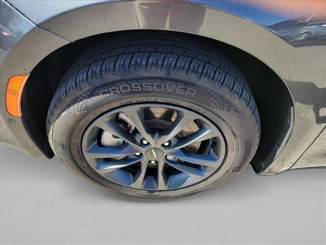 Used 2020 Chrysler Pacifica Touring-L w/ Advanced Safetytec Group image 9