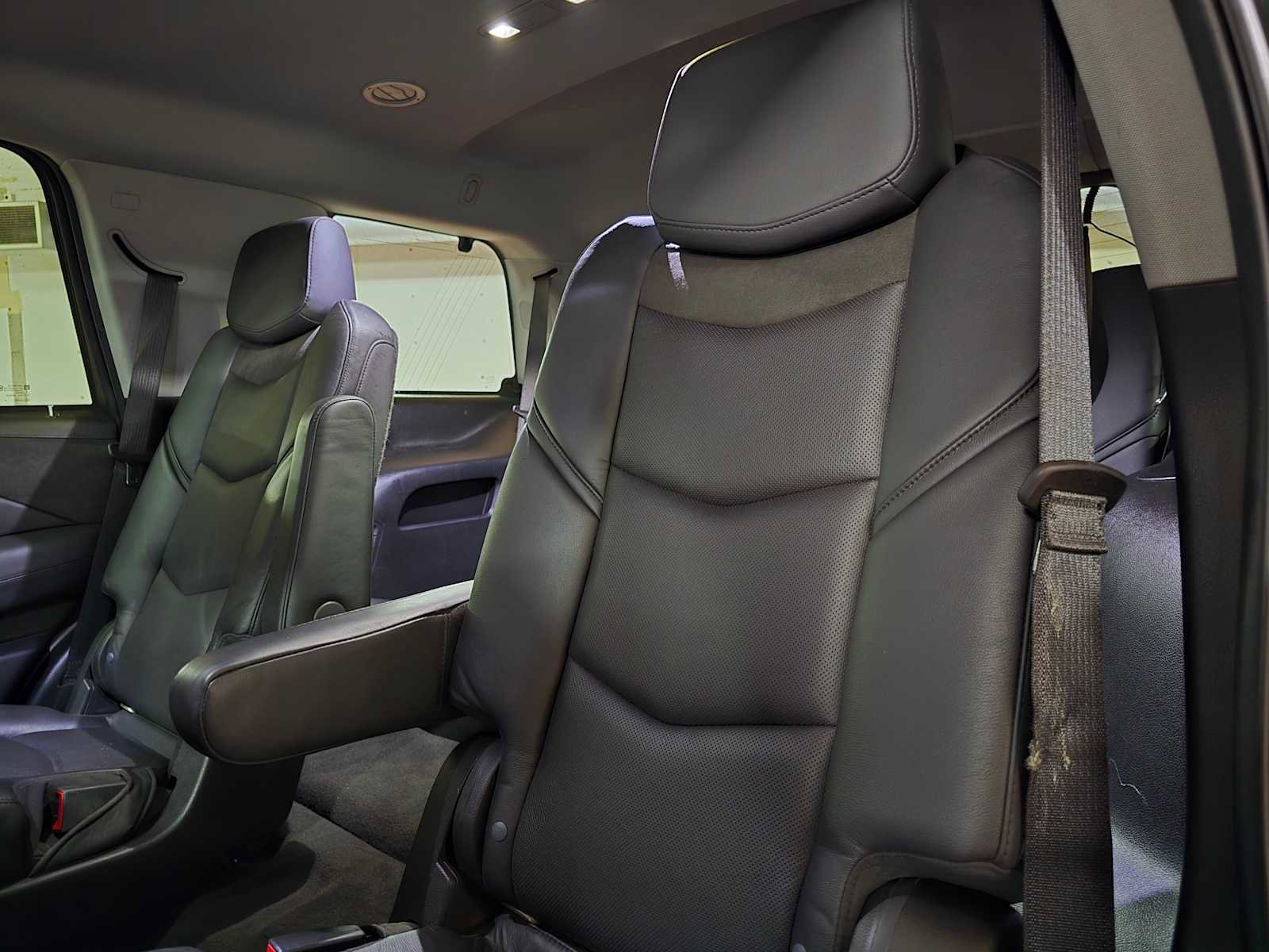 Used 2020 Cadillac Escalade Premium Luxury image 19