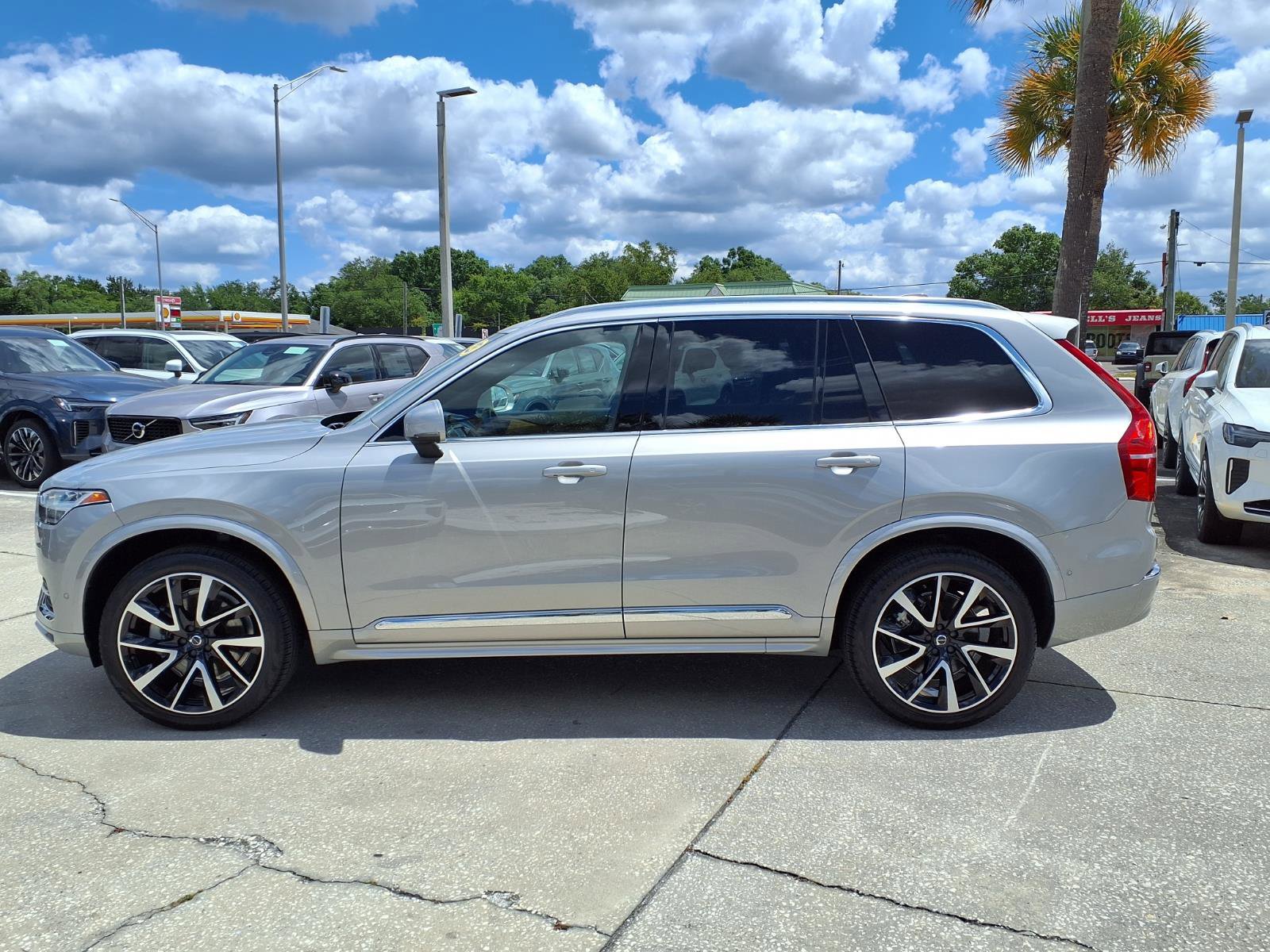 Certified 2023 Volvo XC90 B6 Plus w/ Protection Package Premier AWD/4WD image 4