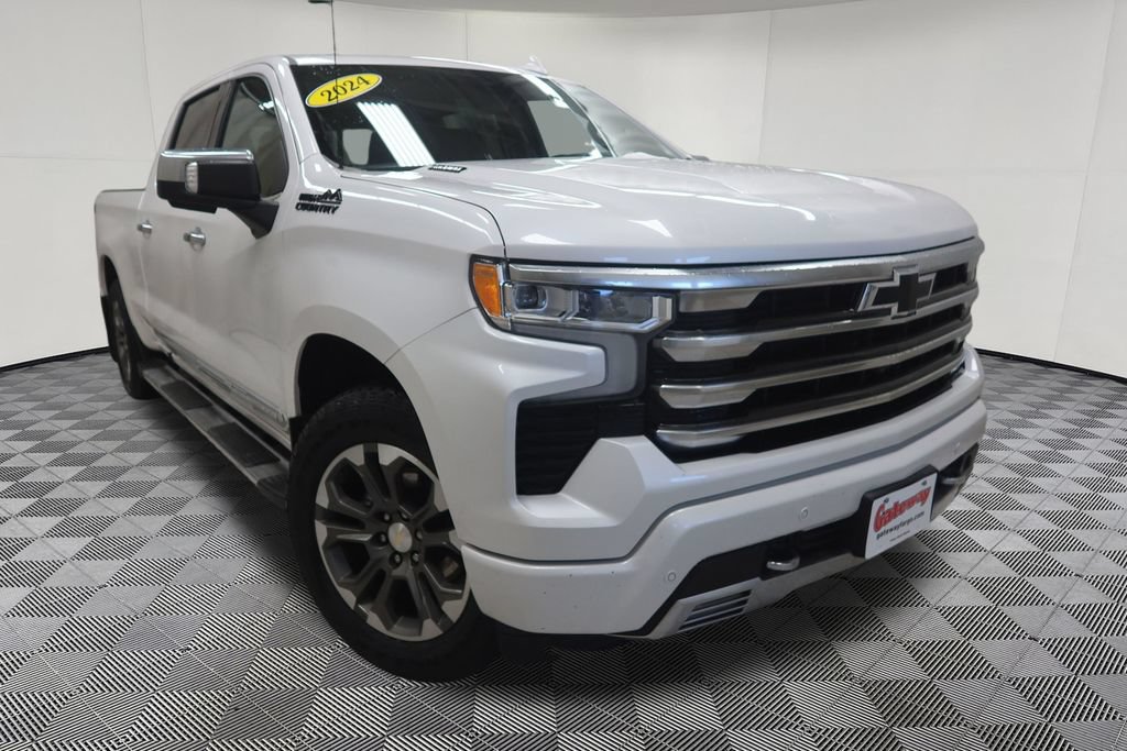 Used 2024 Chevrolet Silverado 1500 High Country w/ Technology Package AWD/4WD image 3