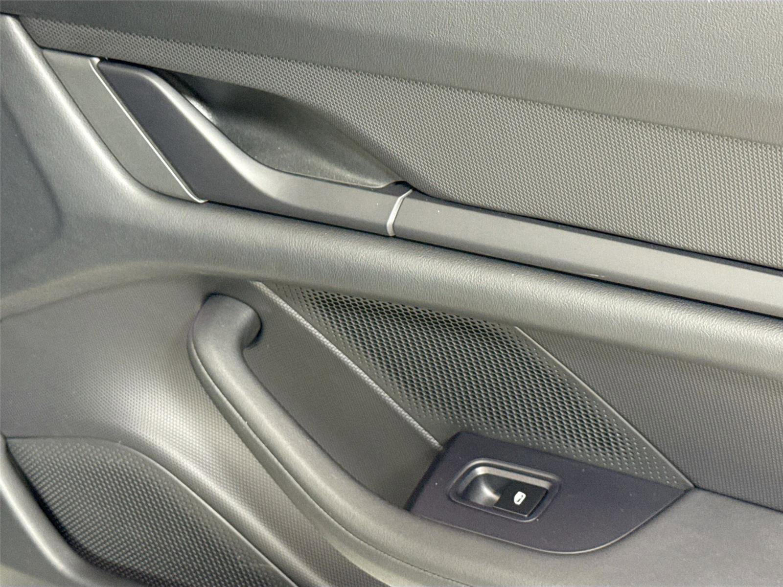 Used 2023 Porsche Taycan 4S image 29