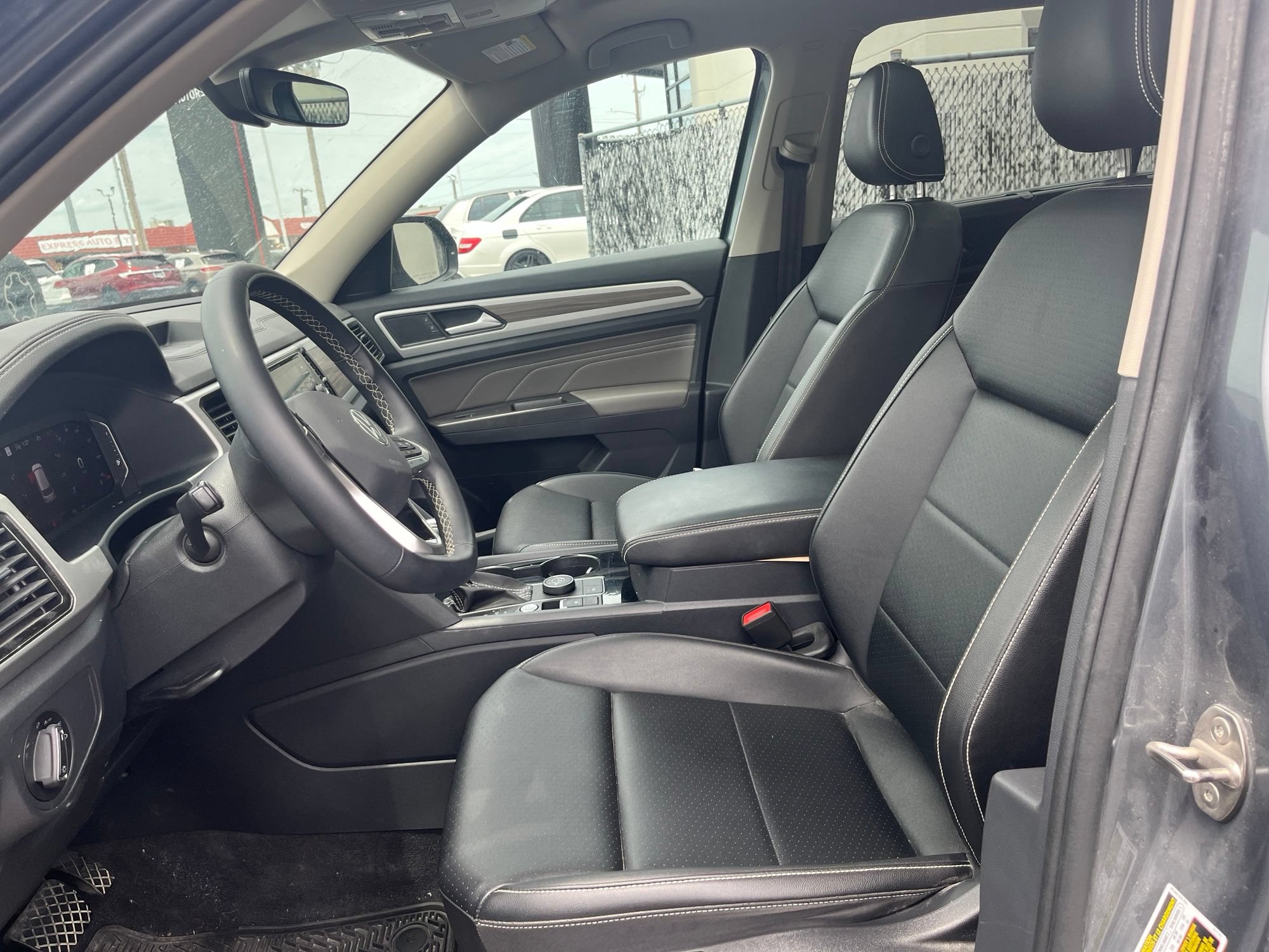 Used 2023 Volkswagen Atlas SEL AWD/4WD image 7
