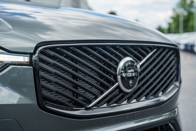 New 2026 Volvo XC60 T8 Plus w/ Climate Package AWD/4WD image 12