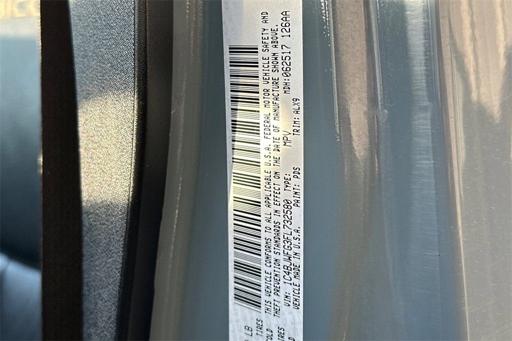 Used 2015 Jeep Wrangler Unlimited Rubicon w/ Connectivity Group image 28