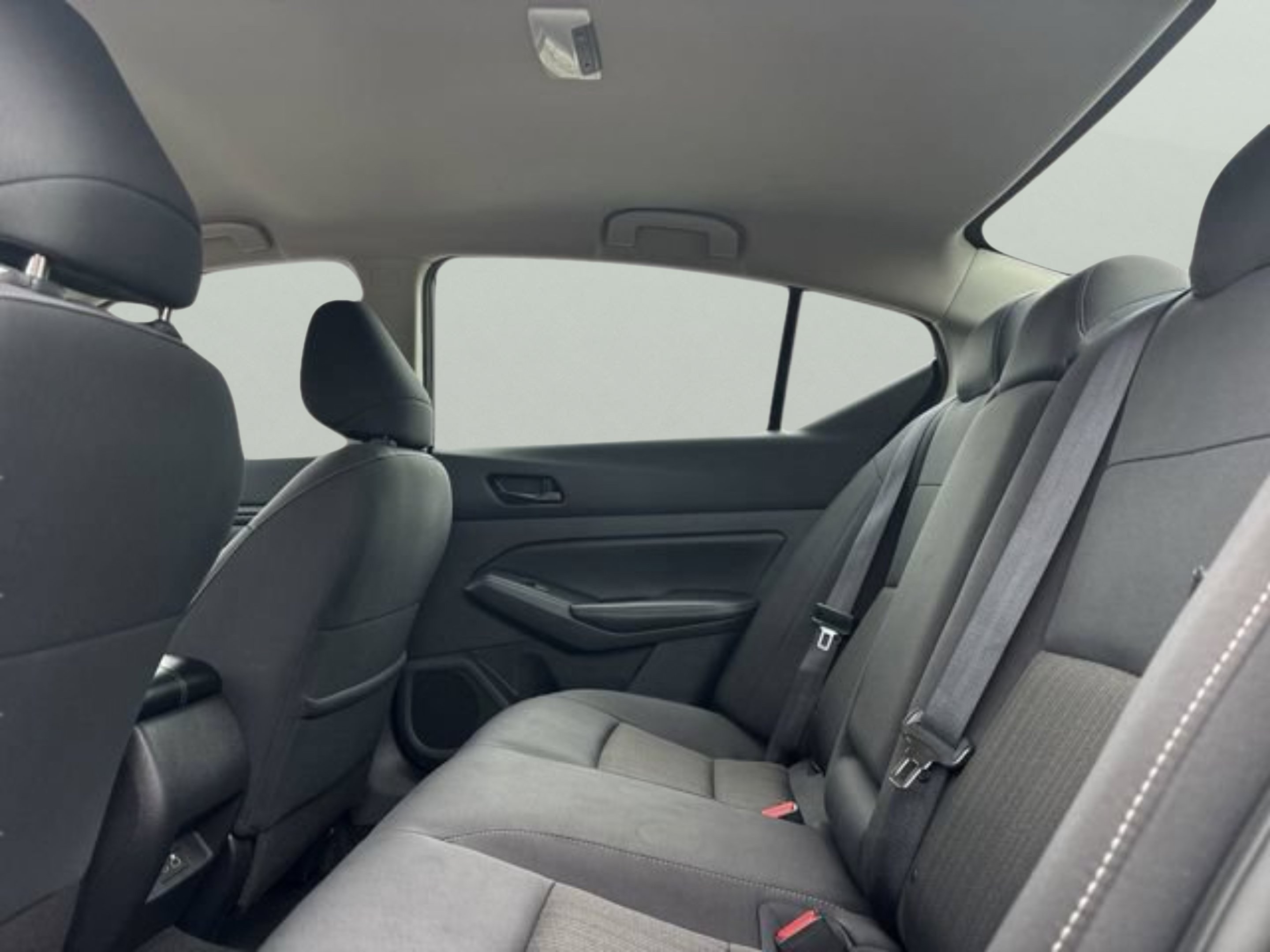 Used 2024 Nissan Altima 2.5 SV FWD image 13