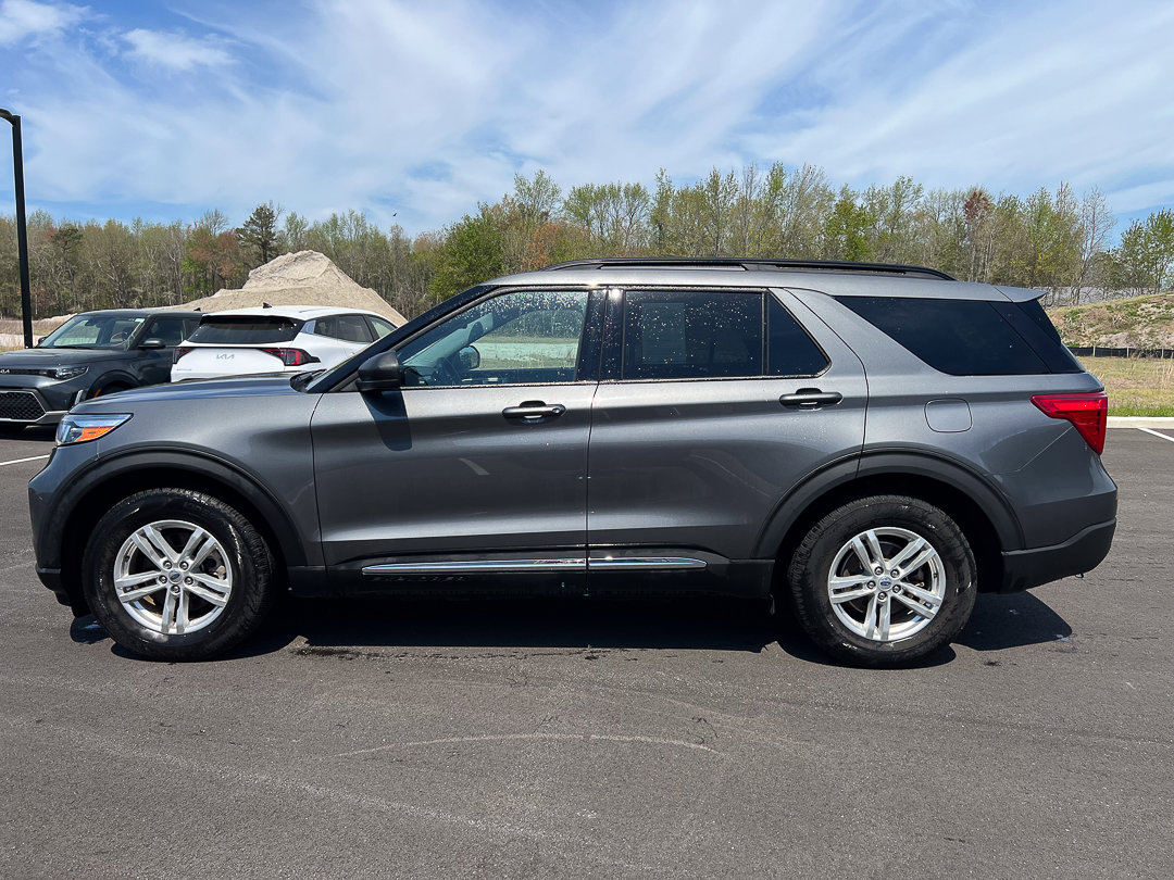 Used 2023 Ford Explorer XLT w/ Equipment Group 202A RWD image 2