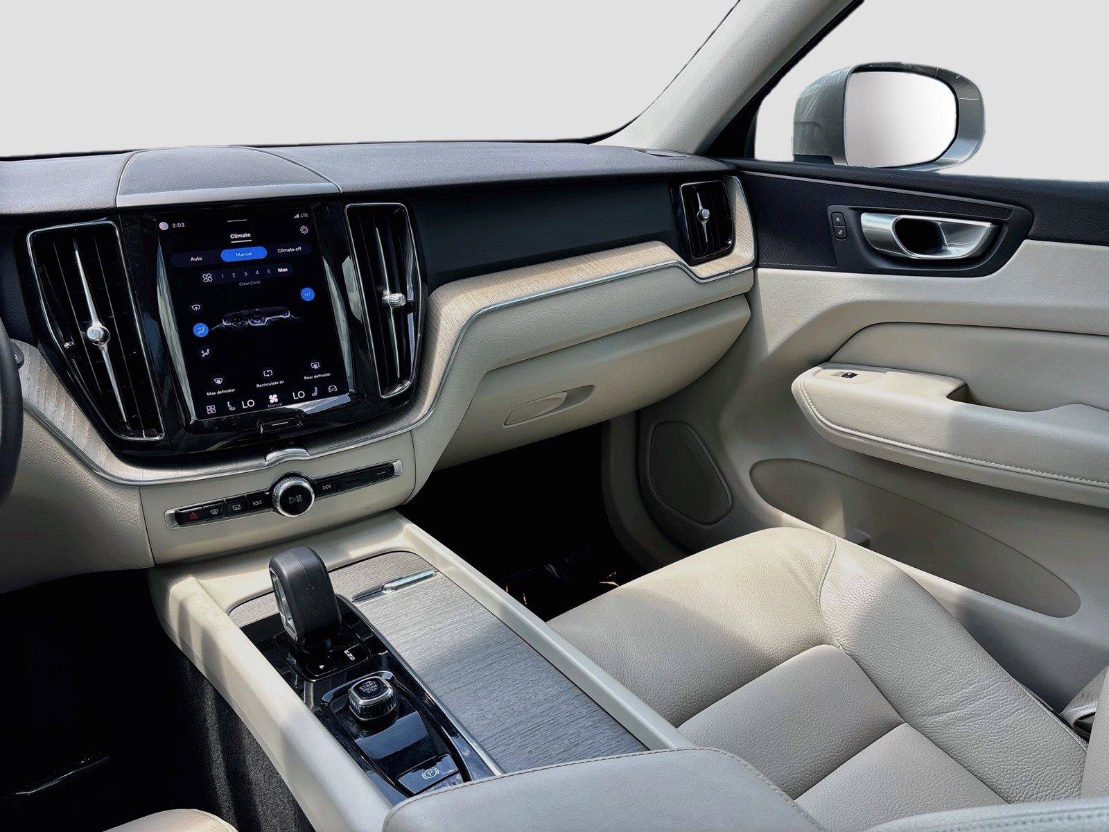 Used 2023 Volvo XC60 B5 Plus AWD/4WD image 22