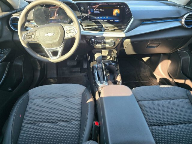 Used 2024 Chevrolet Trax LT w/ Sunroof Package FWD image 20