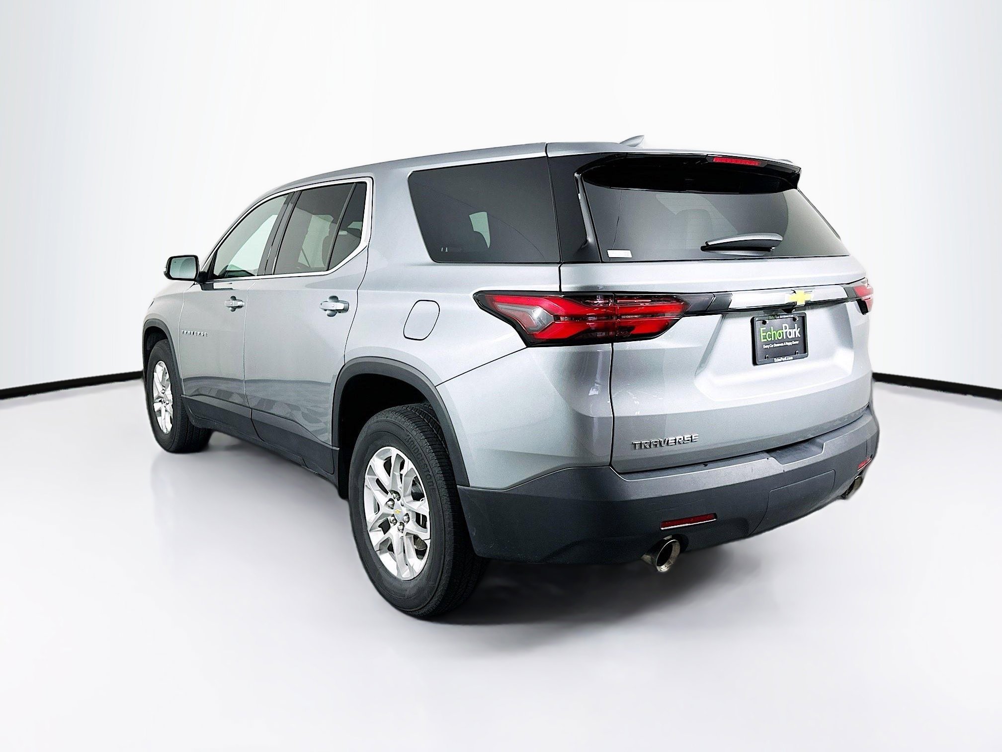 Used 2023 Chevrolet Traverse LS w/ Safety Package image 5