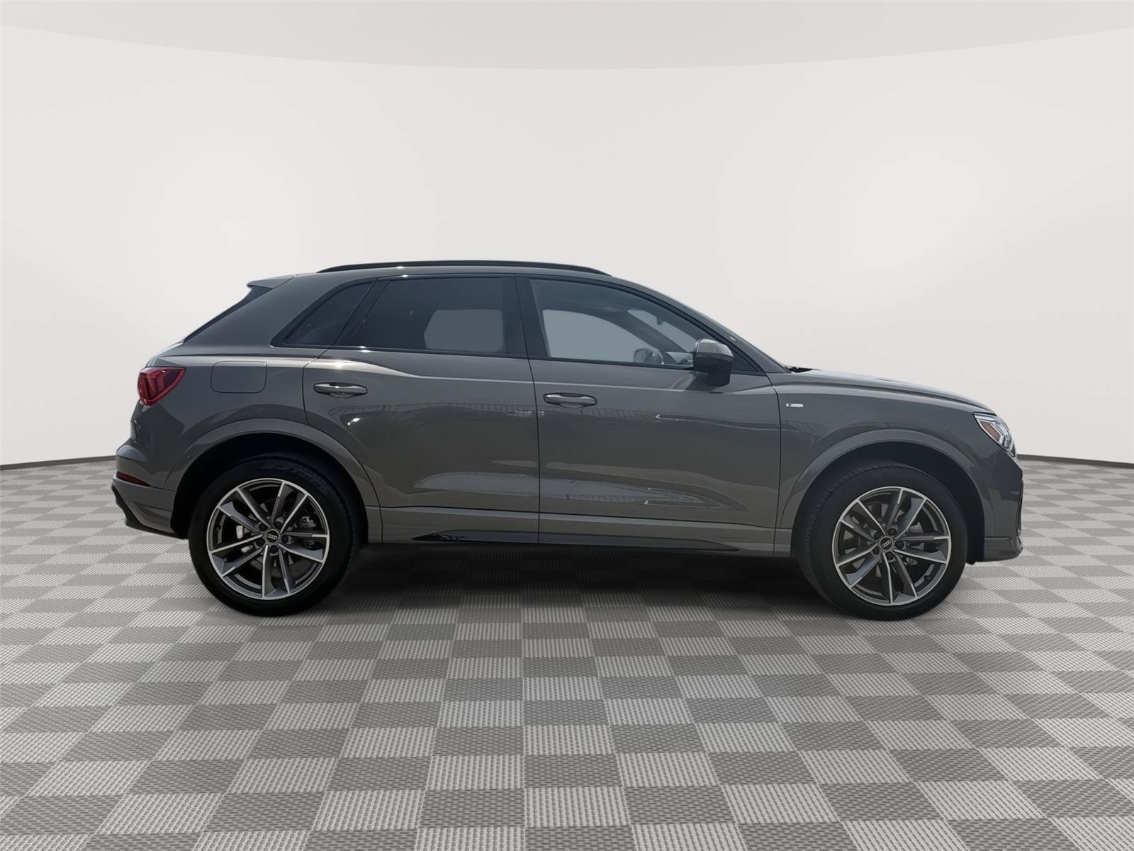 Certified 2025 Audi Q3 2.0T Premium AWD/4WD image 6