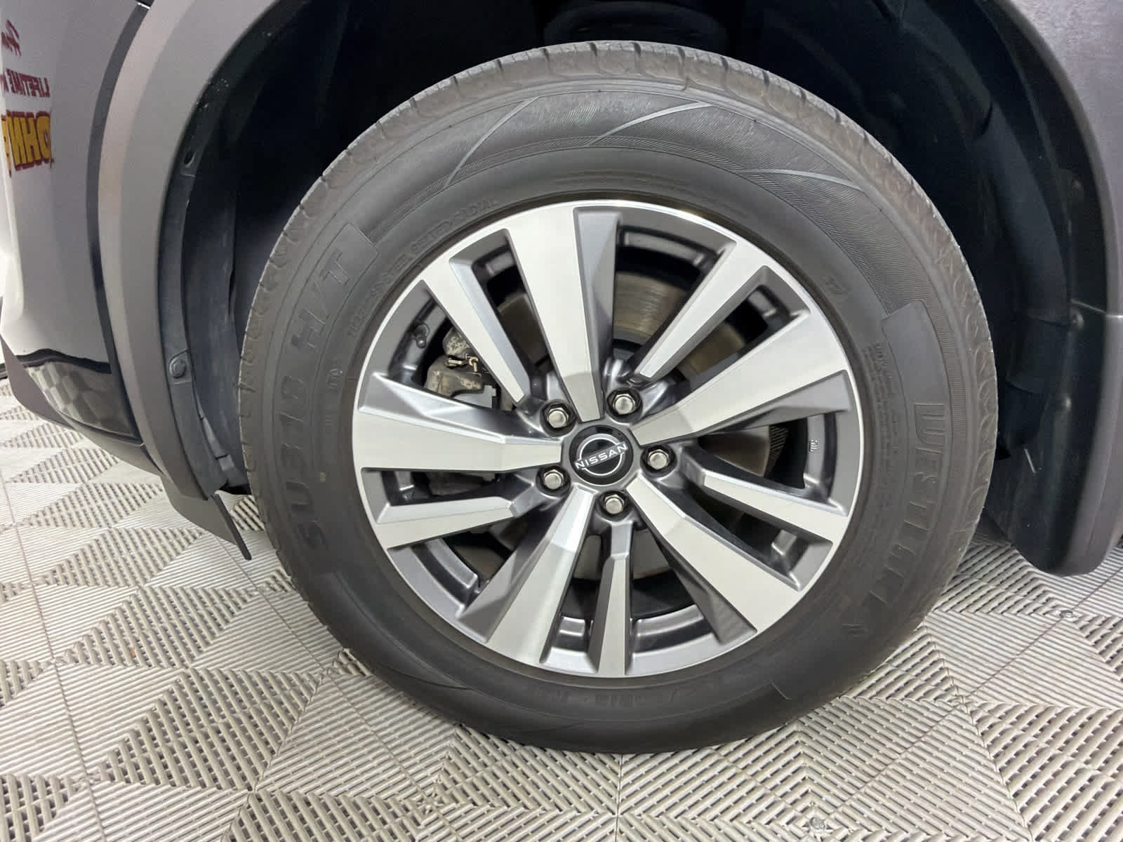 Used 2022 Nissan Pathfinder SL AWD/4WD image 10